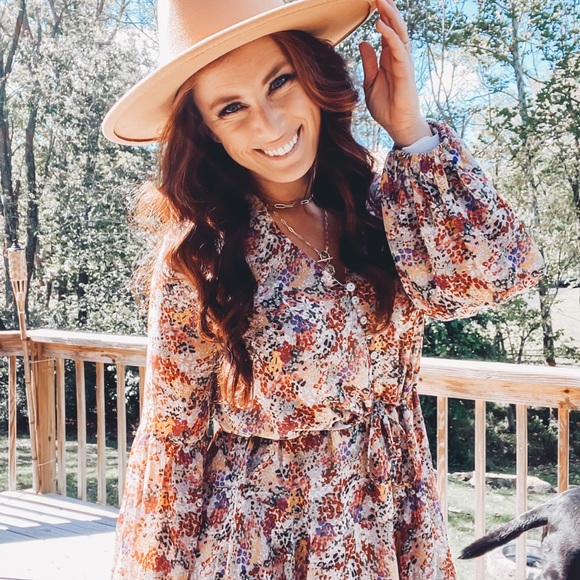 Meet your Posher, Courtney - Picture 1 of 6